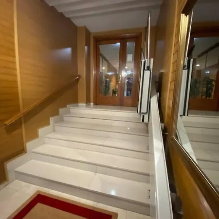 Comodo En El Centro De * Oviedo